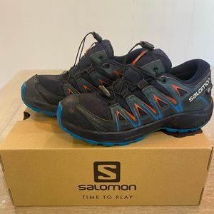 Kids Salomon trail running/ hiking shoes - blue - size USA 3